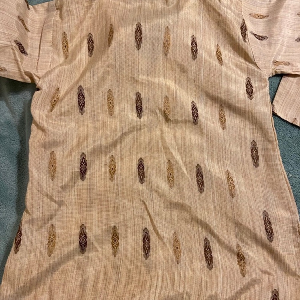 Tan Long Sleeve Tee with Stand-Up Collar and Pattern - Picture 4 of 6